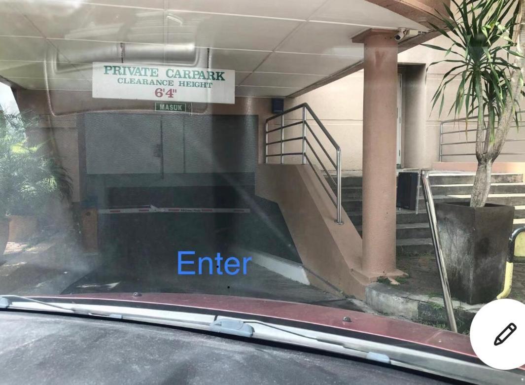 Riverbank Suites Waterfront Kuching Buitenkant foto