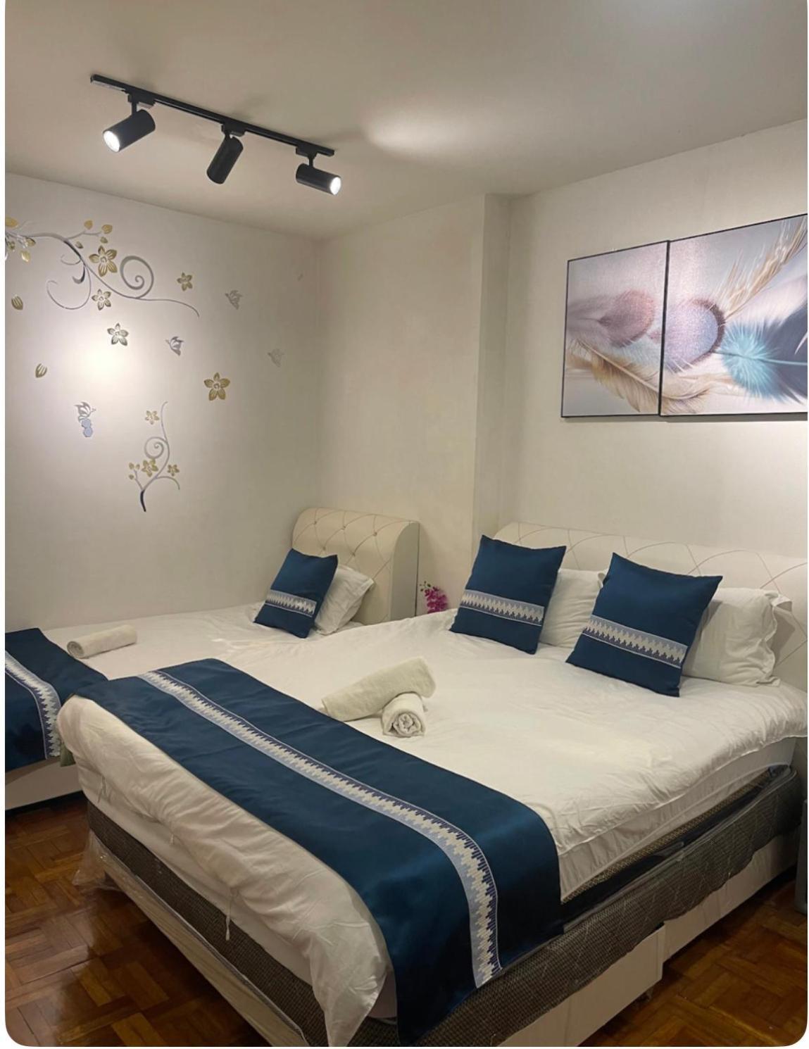 Riverbank Suites Waterfront Kuching Buitenkant foto