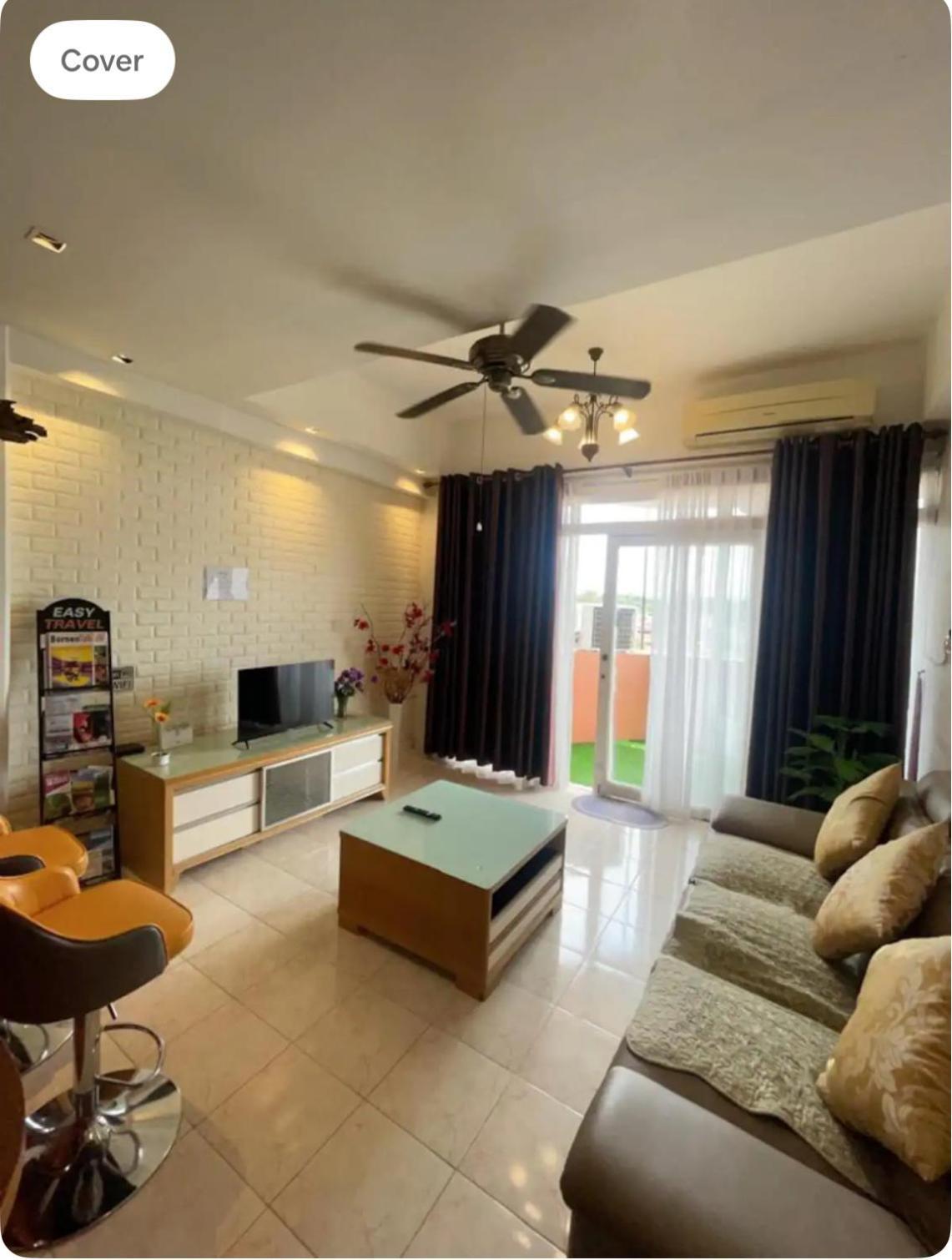 Riverbank Suites Waterfront Kuching Buitenkant foto
